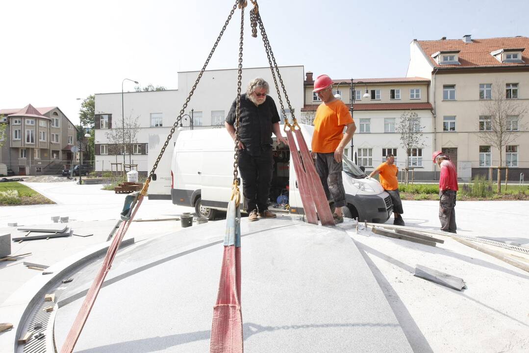 Perspektyva: praeiviai jau gali džiaugtis aiškėjančiais skvero akcentais.