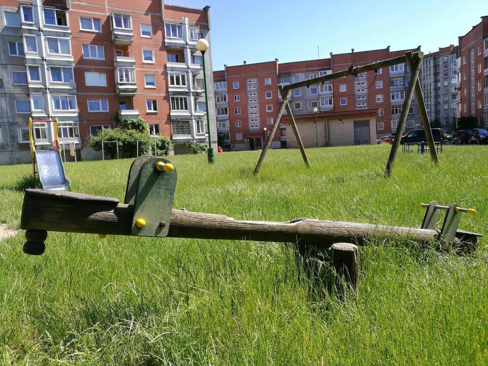 Grėsmė: baiminamasi, jog nesaugiose žaidimų aikštelėse vaikai gali susižeisti.