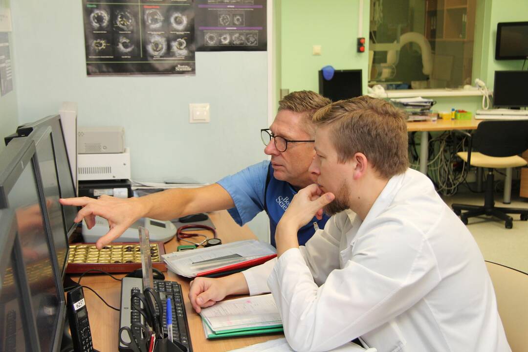 Specializacija: Klaipėdos jūrininkų ligoninės Širdies ir kraujagyslių radiologijos skyriaus gydytojo, intervencinio kardiologo A.Pileckis specializacijos sritis – lėtinių okliuzijų atvėrimo procedūros.