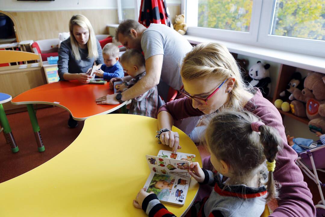 Nuo­tai­ka: vai­kų die­not­var­kę paį­vai­ri­na ne tik įtraukiantys už­siė­mi­mai su skir­tin­gais spe­cia­lis­tais, bet ir sma­giau­sia die­nos da­lis – žai­di­mai.
