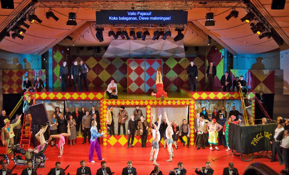 Scena iš R.Leoncavallo operos „Pajacai“(rež. D.Ibelhauptaitė).