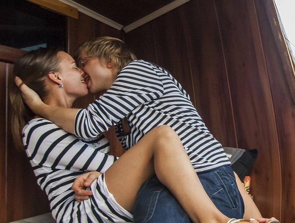 Realybė: darbas laivuose tarp vyrų ir moterų kartais perauga ir į gilesnius ryšius.