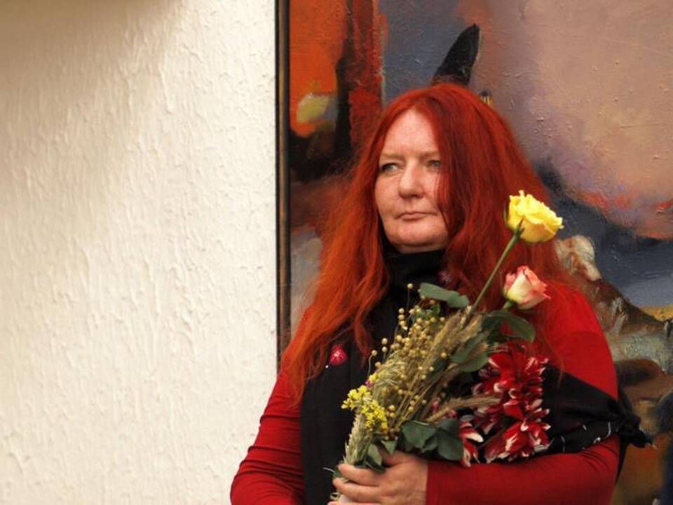 Akcentai: V.Žabarauskaitės paveiksluose – lietuvių liaudies meno ir pasaulio mitų atšvaitai.