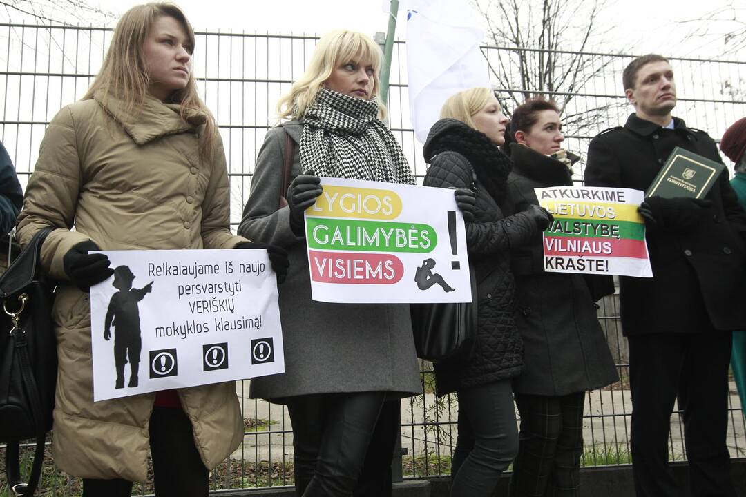 Mitingas už lietuviškų mokyklų išsaugojimą