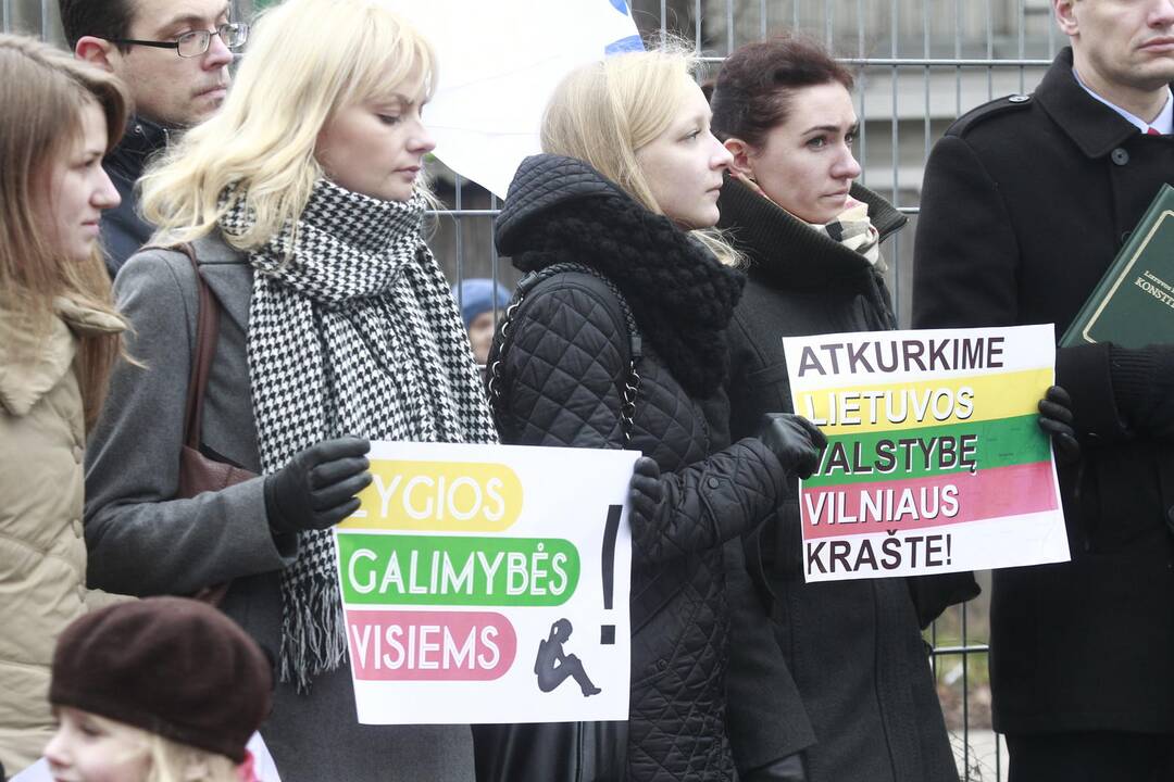 Mitingas už lietuviškų mokyklų išsaugojimą