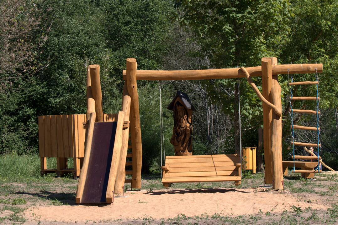 Erdvu: Lakštingalų slėnis, 2,9 ha plotą užimanti stovyklavietė ant Akmenos upės kranto, – puiki vieta poilsiui.