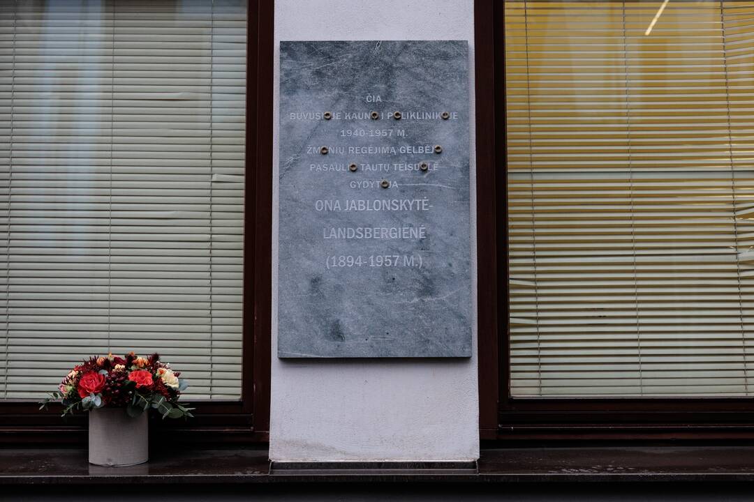 Idėja: Ž. Gercas pasakojo, kad tai ne pirmas ir ne paskutinis kartas, kai prie iškilių asmenybių įamžinimo prisideda skulptorius G. Pašvenskas.
