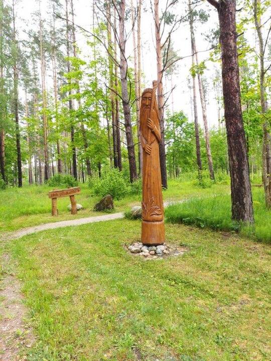 Erdvu: Lakštingalų slėnis, 2,9 ha plotą užimanti stovyklavietė ant Akmenos upės kranto, – puiki vieta poilsiui.