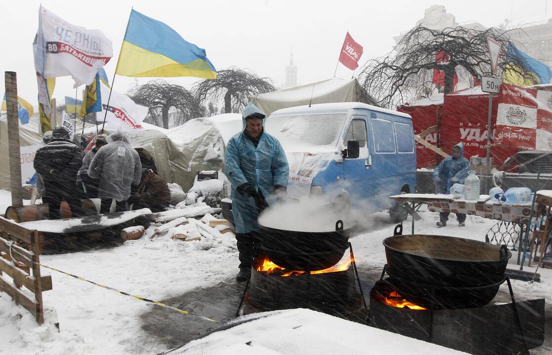 Ukrainos protestuotojus šildo Lietuvos pirmininkavimo ES pirštinės