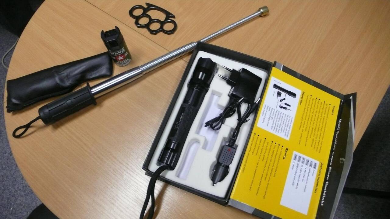 Nepilnamečio "žaisliukai" - kastetas, teleskopinė lazda ir kiti ginklai