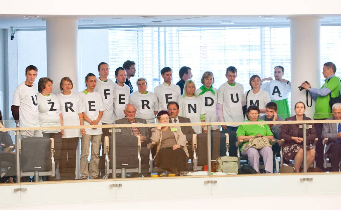 Siūloma leisti Seimui blokuoti referendumą