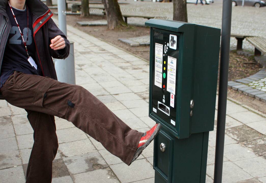 Vilniuje už automobilių stovėjimą bus galima atsiskaityti išmaniai