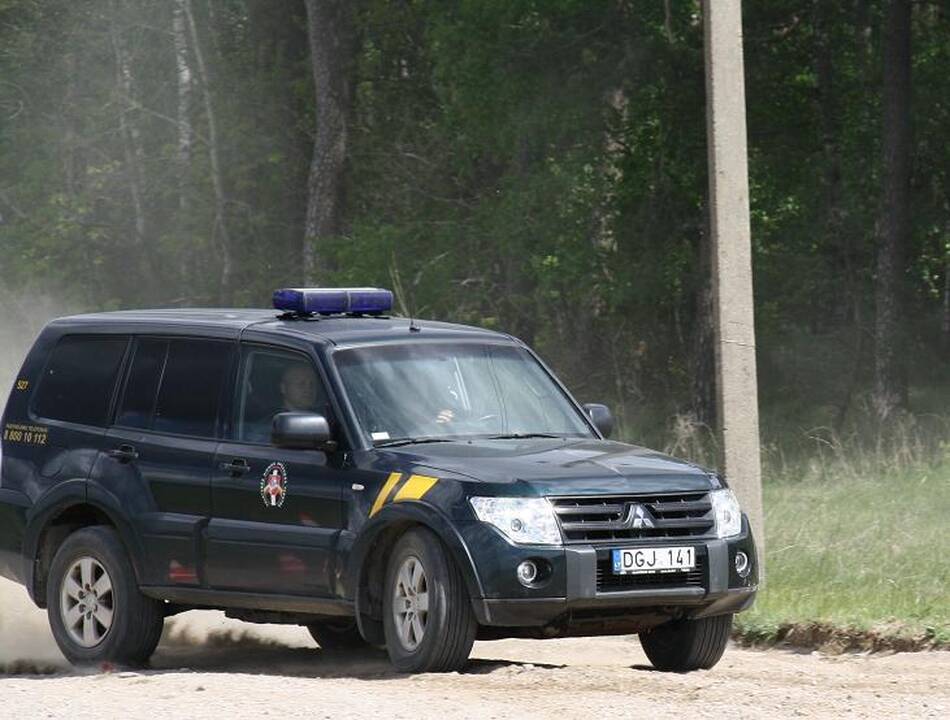 Pasieniečius iškeikęs girtas keleivis mokės baudą arba gaus arešto