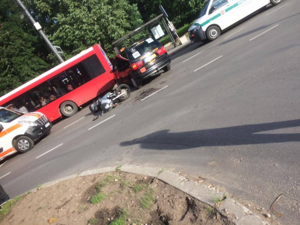 Per avariją V. Krėvės pr. sužalotas jaunas motociklininkas