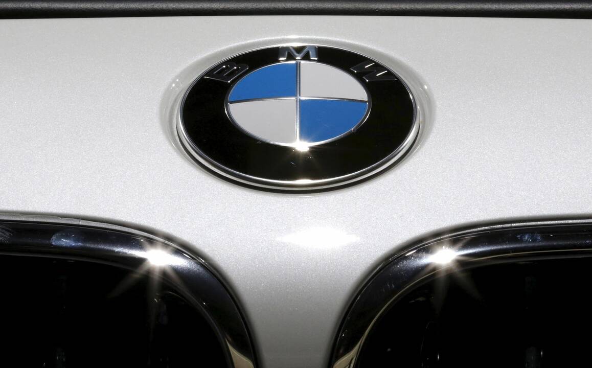 BMW seka „Airbus“ pavyzdžiu ir įspėja dėl „Brexit“