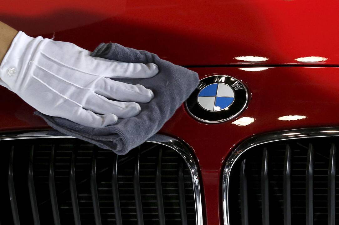 Kas naktį padegė BMW?