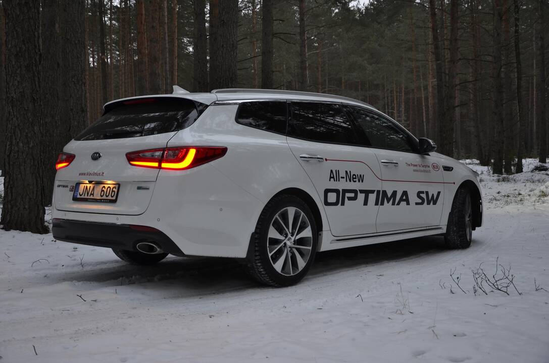 Apdovanojimas: "Kia Optima" apdovanota "Red Dot" prizu už geriausią dizainą.