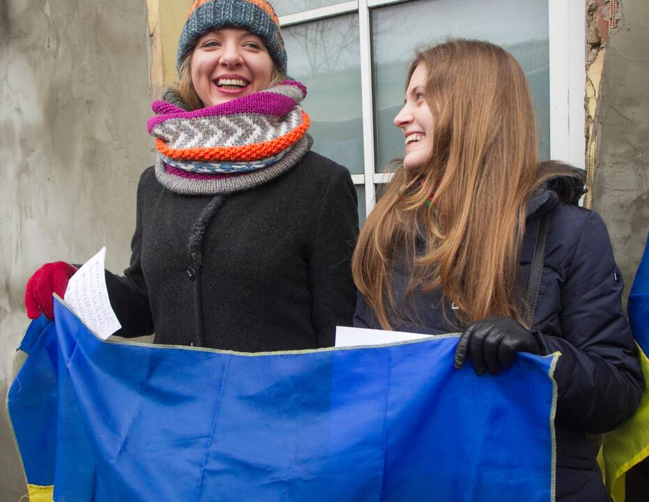 Kaune graibstomos Ukrainos vėliavos