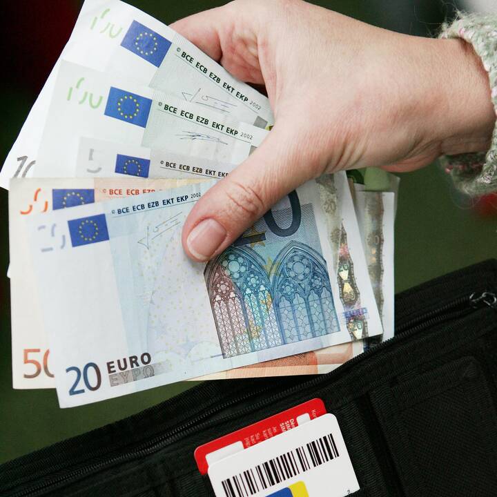 Eurų klastotės atkeliavo iš skirtingų fabrikėlių