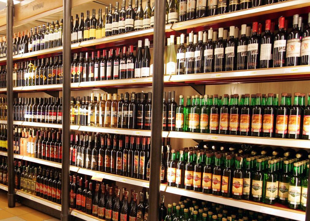 Elektrėnuose alkoholiu sunkiai apsinuodijo dvylikametis