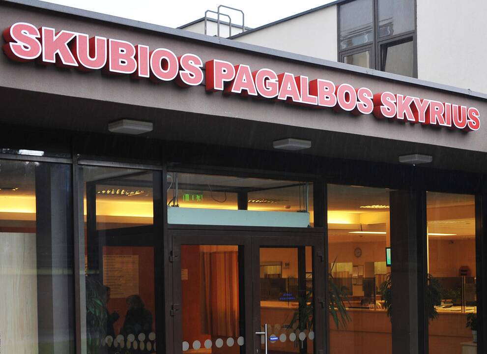 Mokykloje sumuštam paaugliui lūžo delnakaulis