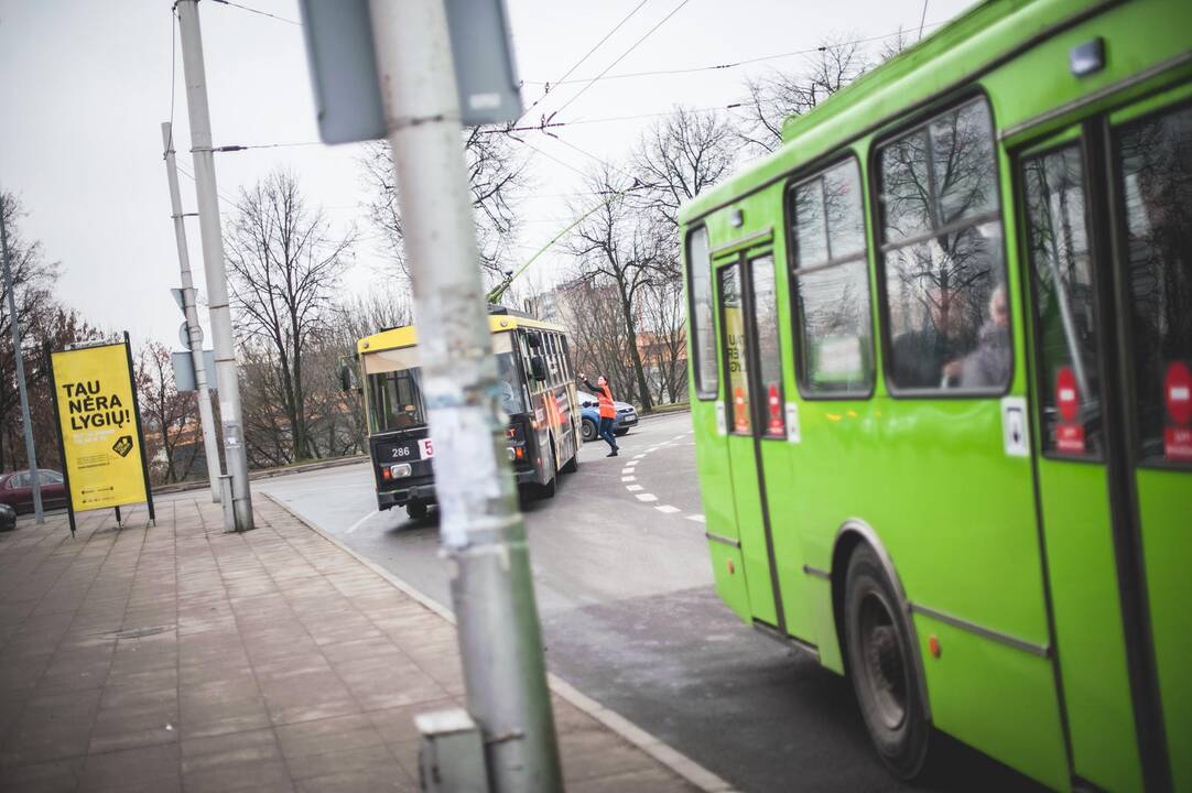 Po kelionės troleibusu senolė verkė visą vakarą