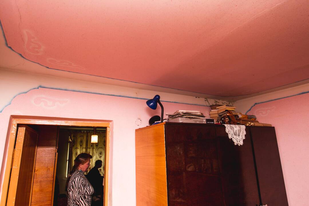 Prakiuręs daugiabučio stogas gyvenimą pavertė kankyne