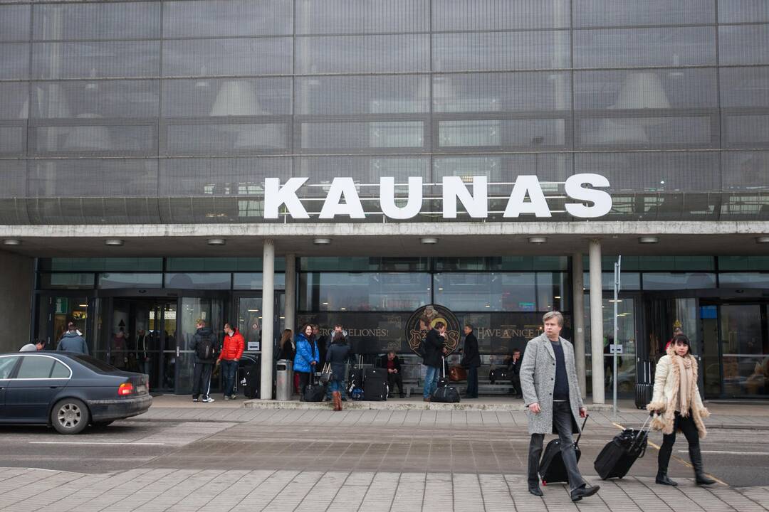 Sulaikyti Kauno oro uoste keleivių daiktus vogę vyrai