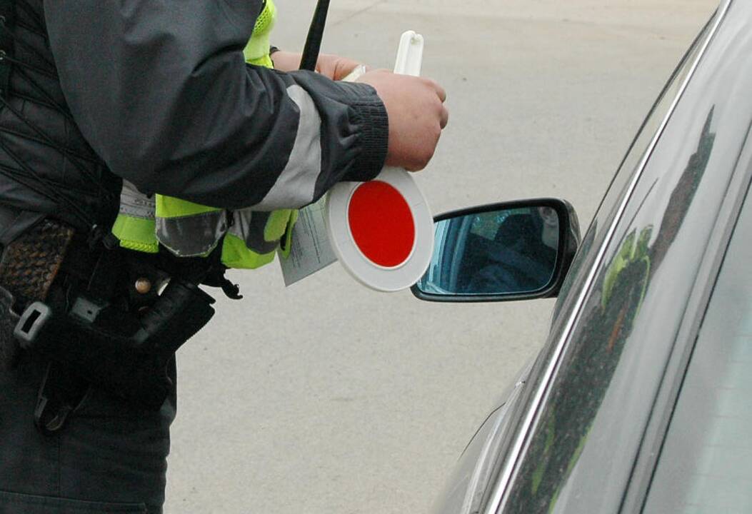 Pareigūnai tikrino autobusų ir mikroautobusų vairuotojus