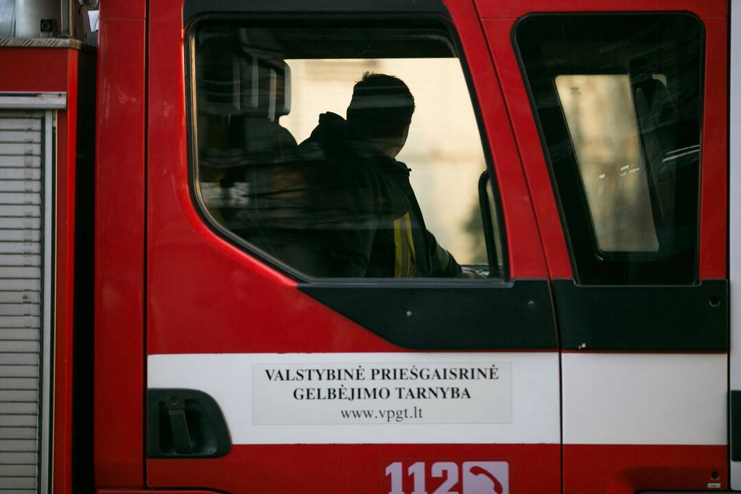 Gaisras Šiauliuose suniokojo įmonės turtą