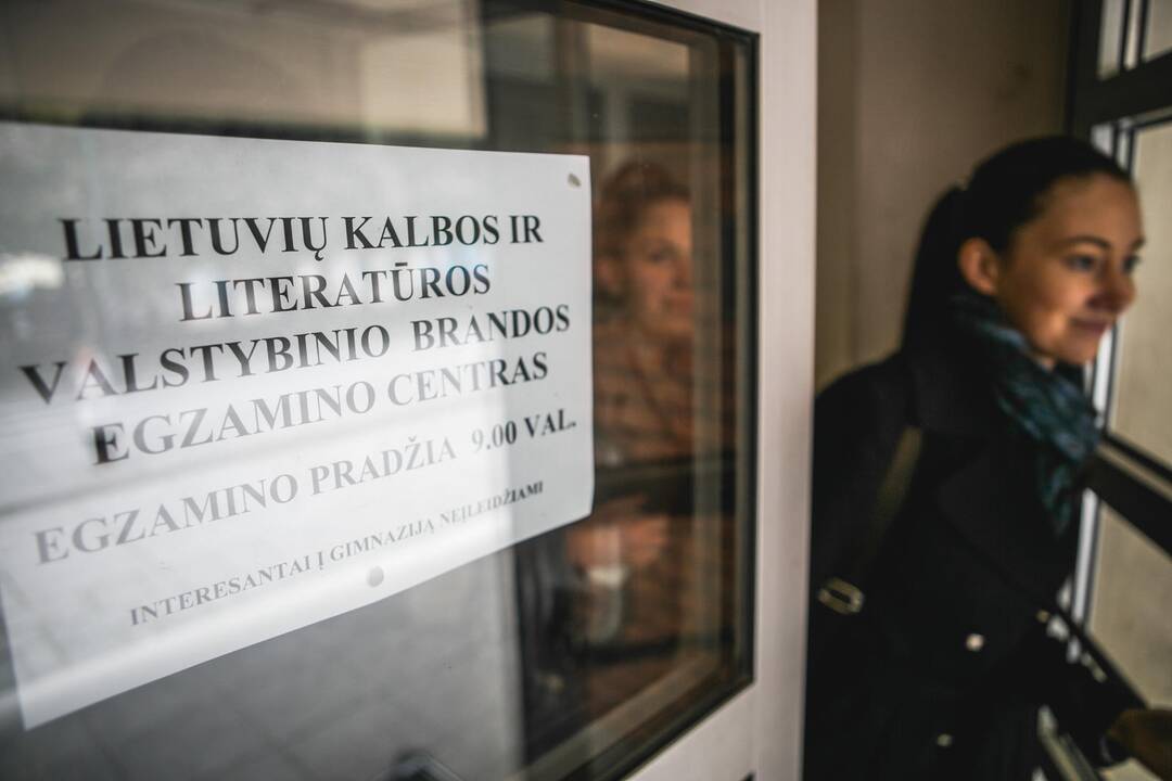 Ministras kelia idėją dėl privalomo lietuvių kalbos valstybinio egzamino