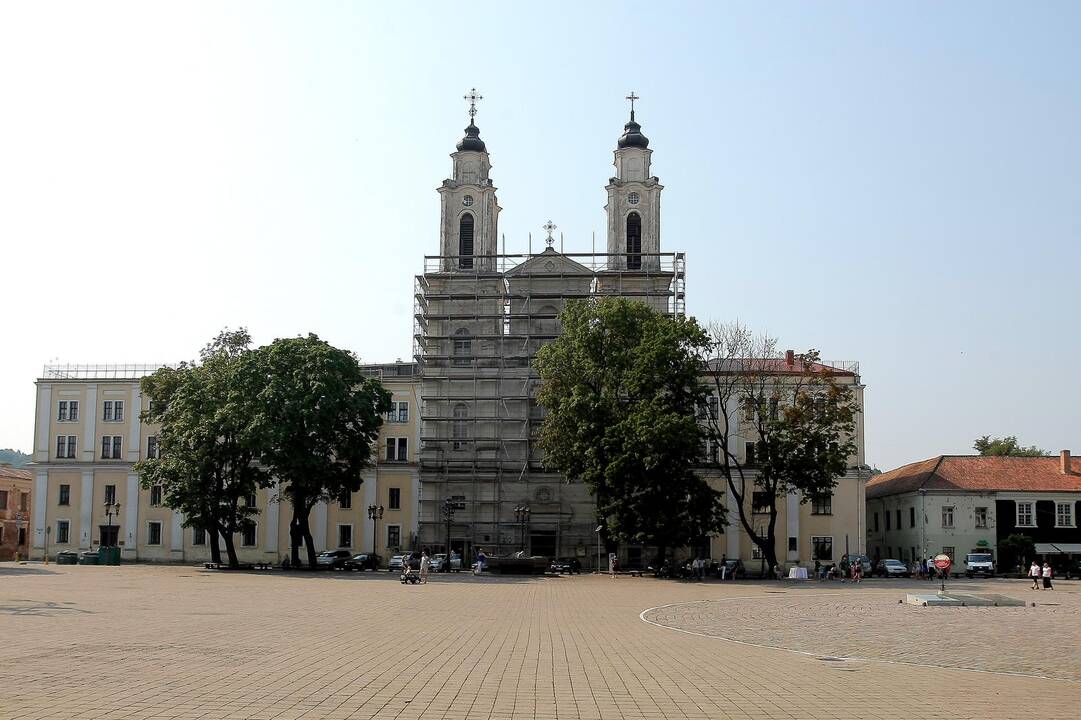 Jėzuitų bažnyčios freskas bandys prikelti naujam gyvenimui