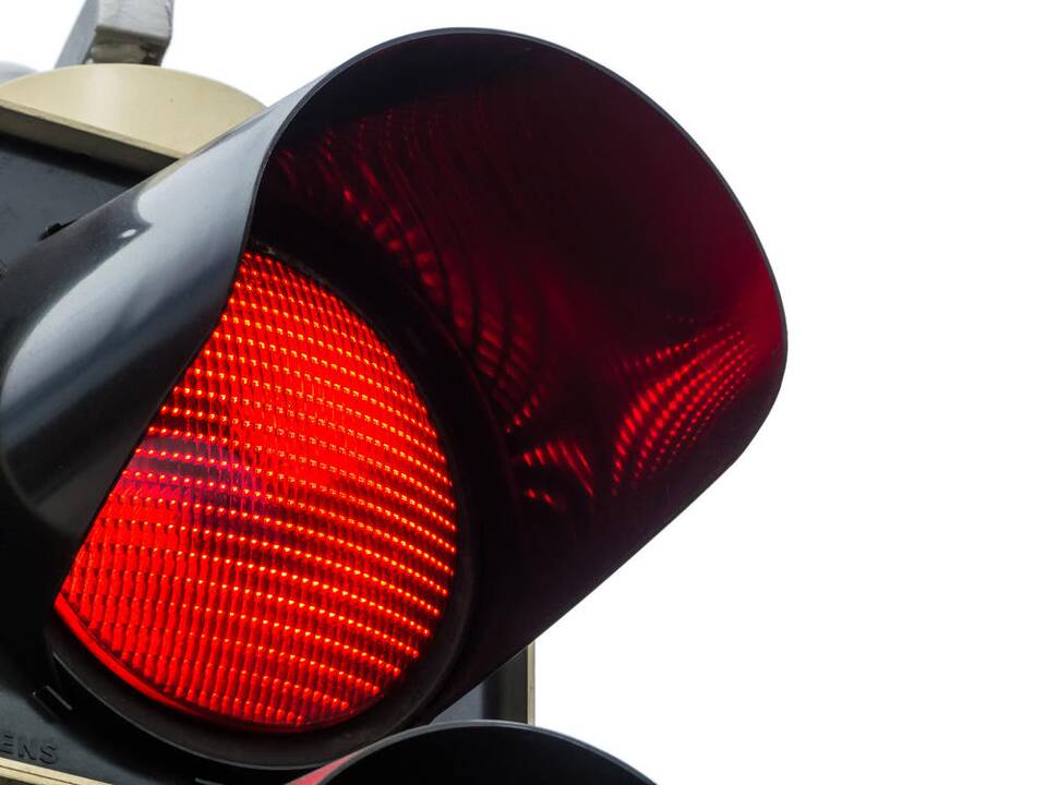 Raudoną šviesoforo signalą įvertino 20 eurų