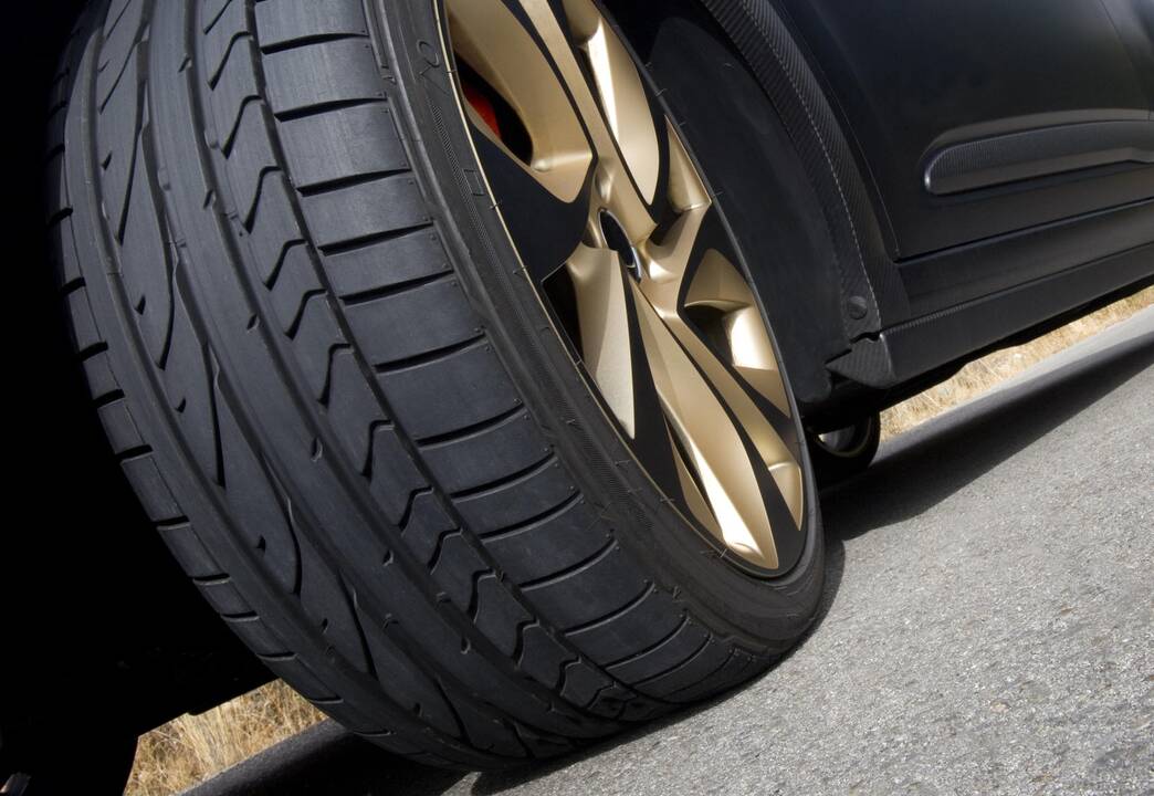Pagrobę automobilį jaunuoliai juo važinėjosi, kol sugadino variklį