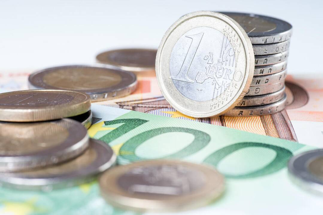 Tyrimas: euras skatins gyventojus dažniau atsiskaityti kortele  
