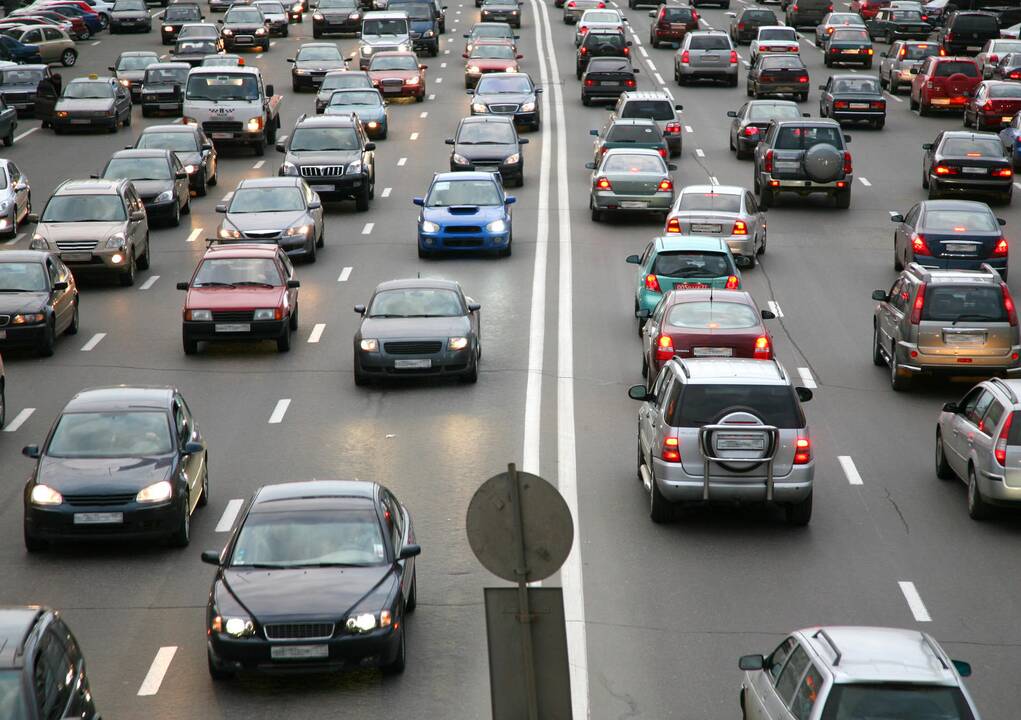 Pavasarį automobilių stiklai nukenčia dažniau