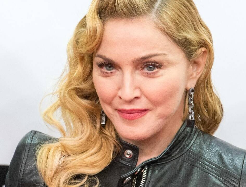 Popmuzikos dievaitė Madonna ragina paleisti Rusijoje suimtus „Greenpeace“ aktyvistus