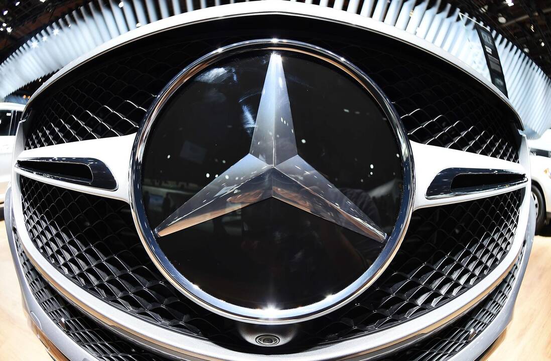 Dėl gaisro grėsmės atšaukiamas milijonas „Mercedez-Benz“ automobilių