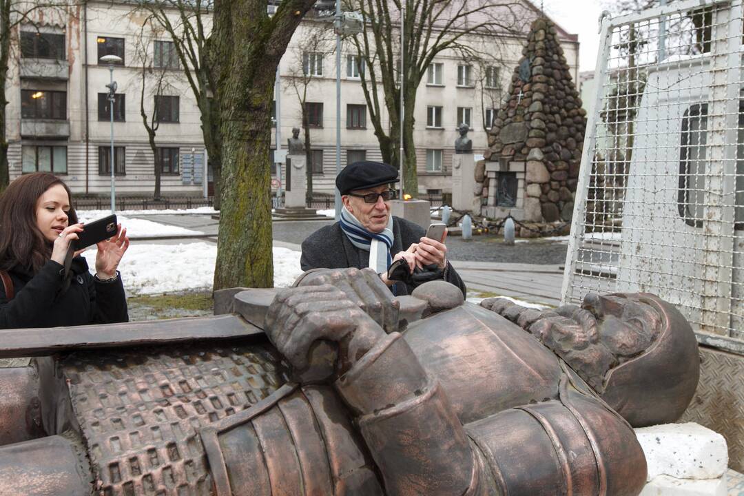 Varinis karys sugrįžo į bokštą