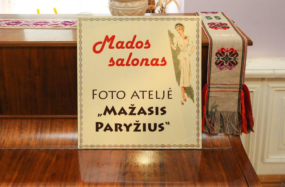 Smetoniški kursai panelėms ir ponioms