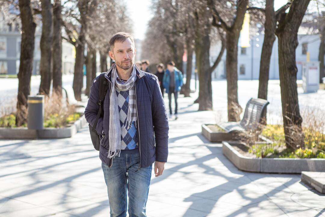 Pozicija: pasak V. Šaulio, sveikti jam padėjo ne tik įprastas vėžio gydymas, bet ir pakeista mityba, kasdienis judėjimas, šeimos palaikymas ir noras pasiekti paprastų tikslų