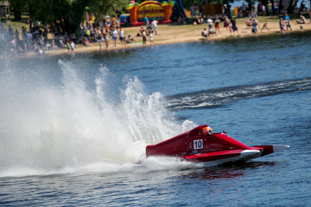F2 vandens formulių lenktynės