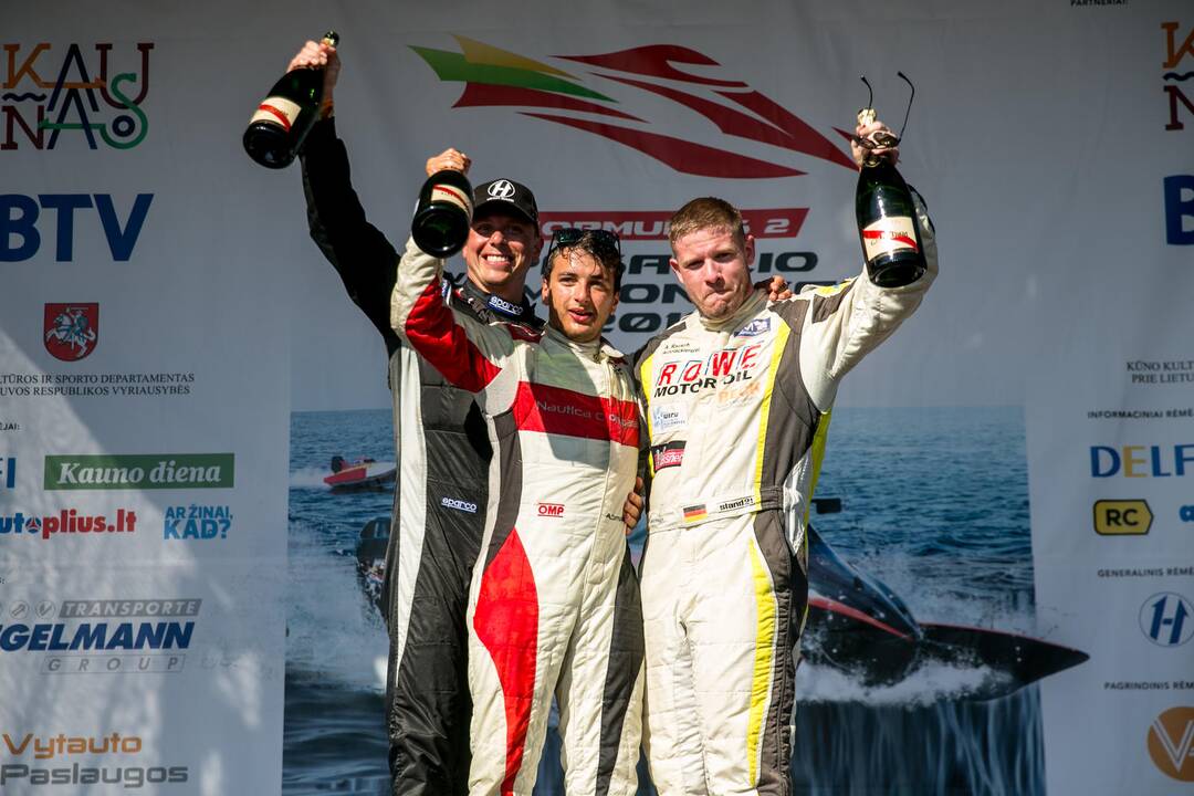 F2 vandens formulių lenktynės
