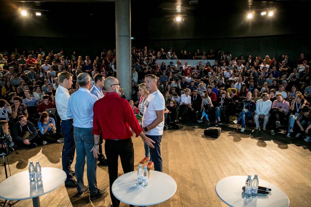 Diskusija : Vilnius vs Kaunas : kas ką vejasi?