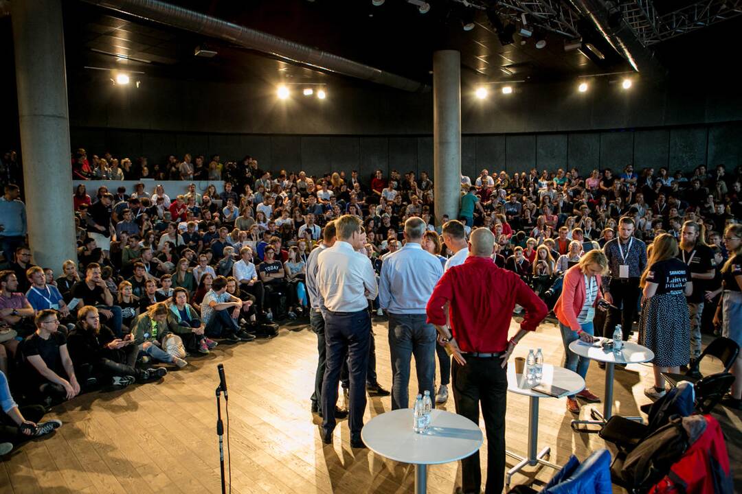 Diskusija : Vilnius vs Kaunas : kas ką vejasi?