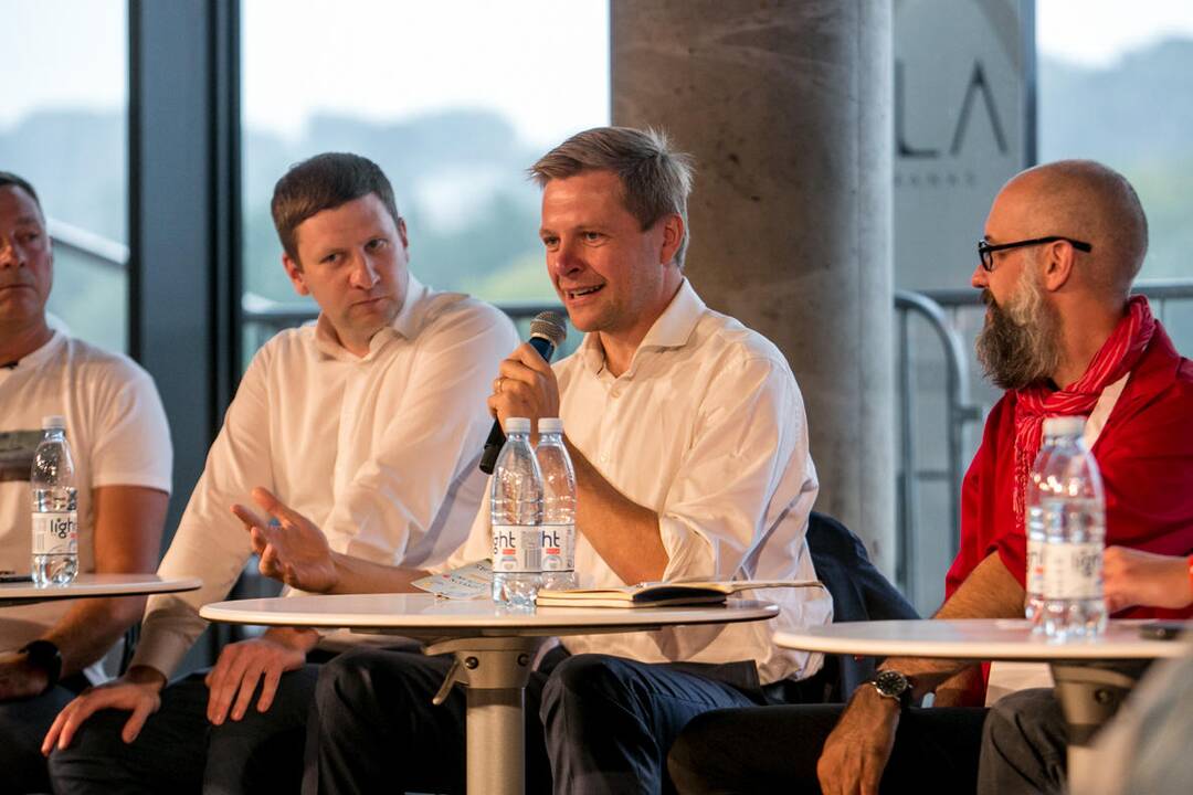 Diskusija : Vilnius vs Kaunas : kas ką vejasi?
