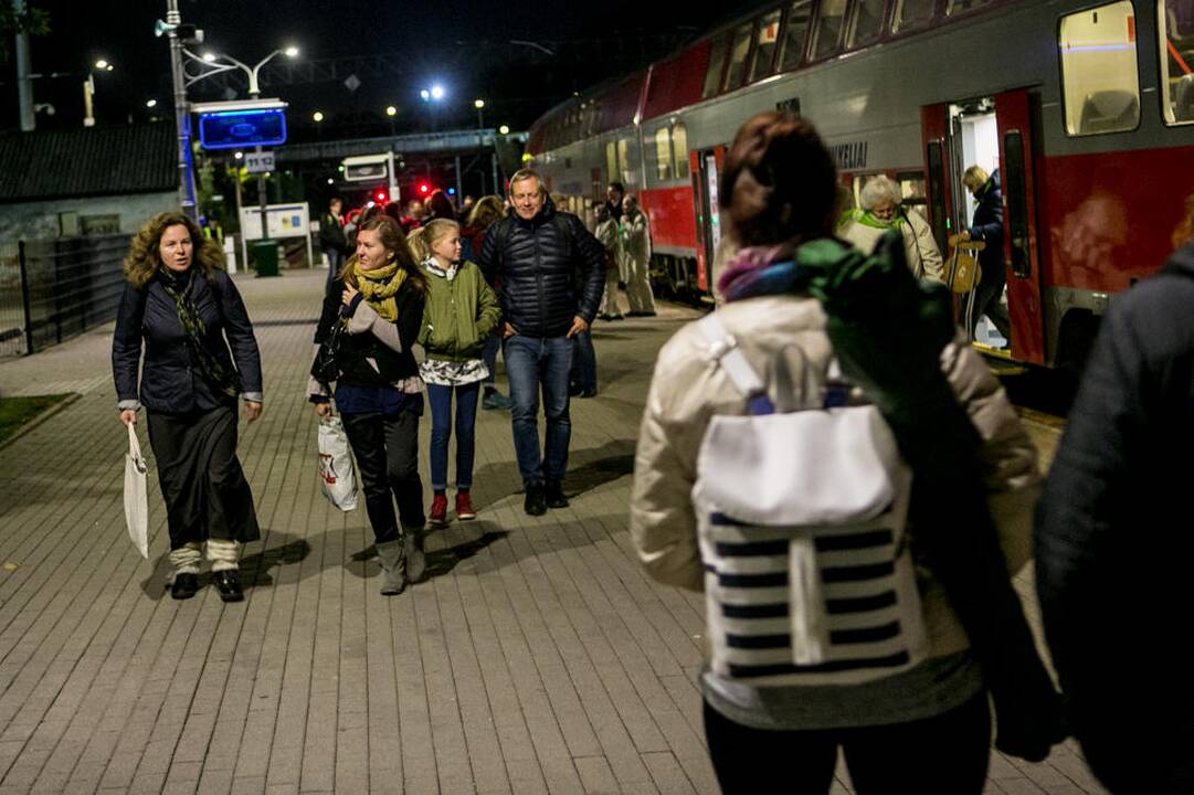 Žmonės rinkosi į šv. Mišias Santakoje