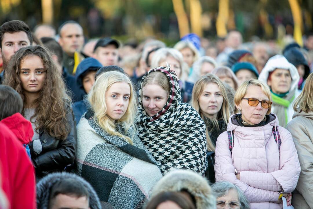 Žmonės rinkosi į šv. Mišias Santakoje