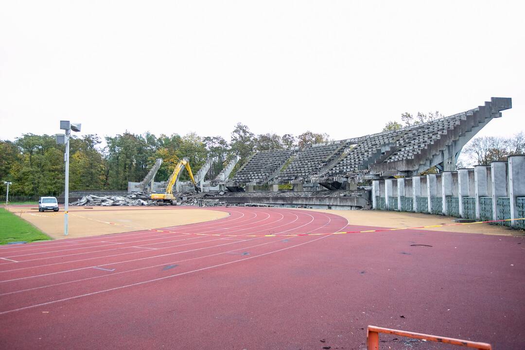 Pradėtos griauti Kauno stadiono tribūnos