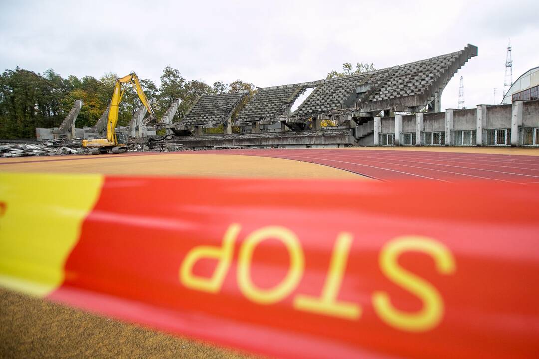 Pradėtos griauti Kauno stadiono tribūnos